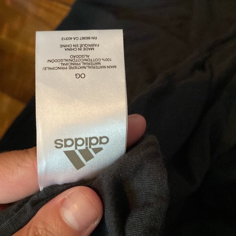 Adidas wanderlust shawl gently used XL scarf / shawl. - Picture 4 of 4